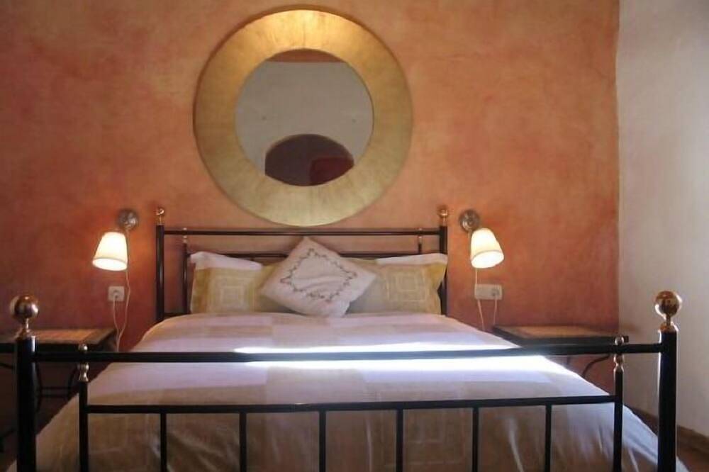 Old House of Pedro Chicote (Suite Suite Thalassa) for 2/3 people in Zafra de Záncara, Cuenca Province
