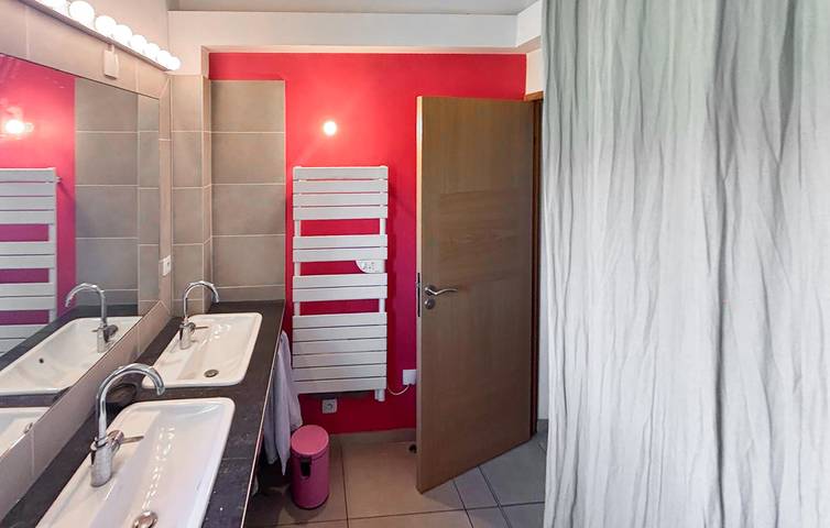 Acogedor apartamento con terraza, wifi y aparcamiento cerca de Le Tholonet in Le Tholonet, Region de Aix-en-Provence