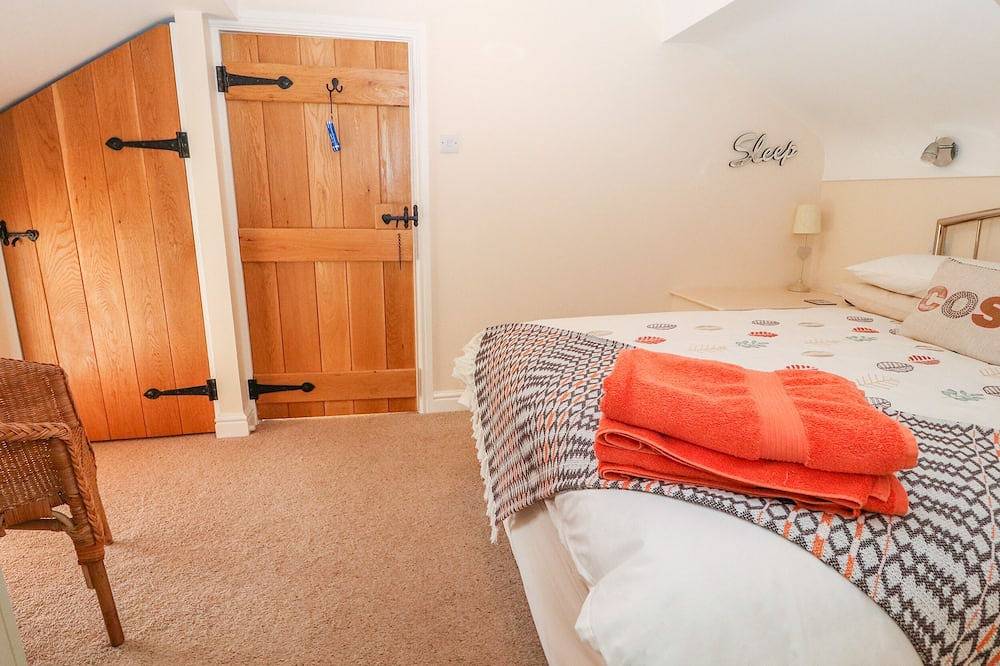 The Dairy, romantic, character holiday cottage in Tarporley in Rushton, Cheshire West and Chester