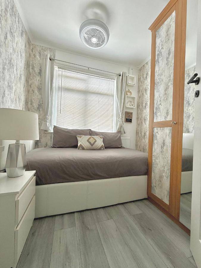 Entire holiday apartment, Single Room in Exeter, Devon