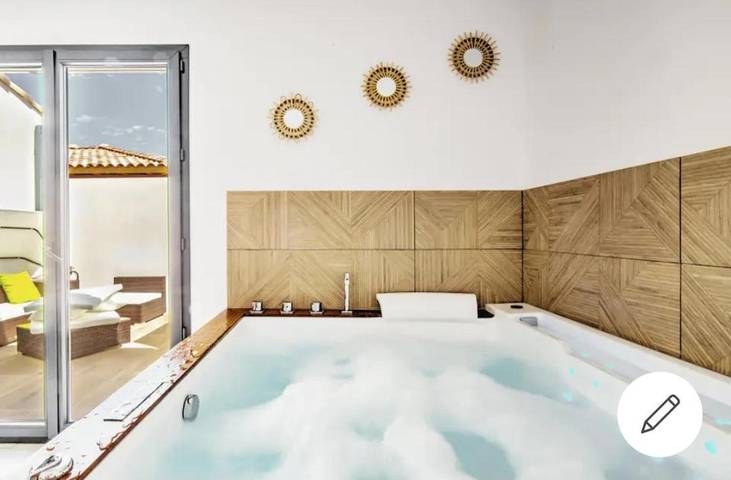 Chambre d’hôte pour 4 personnes, avec terrasse ainsi que jacuzzi et sauna