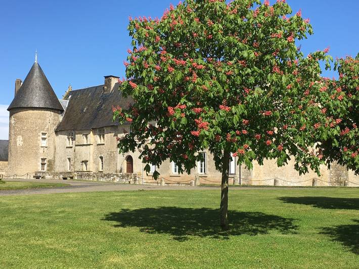 Location de vacances pour 5 personnes, avec Jardin à Villemain