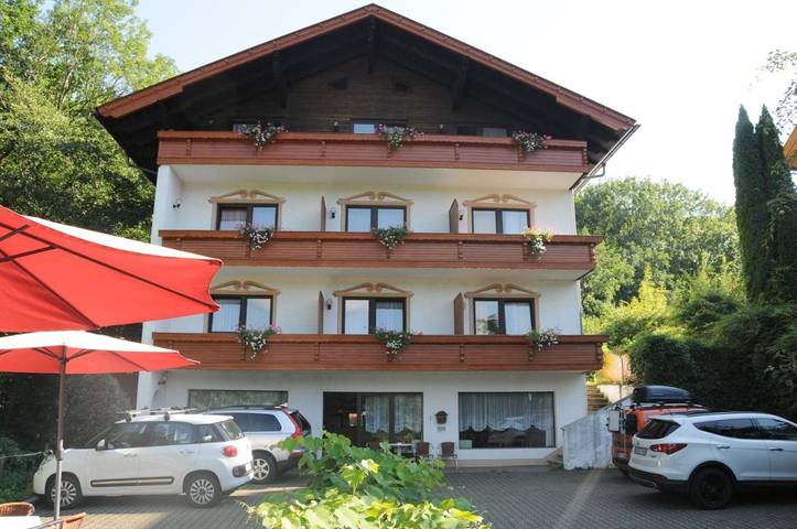 Ferienwohnung für 2 Personen, mit Ausblick und Balkon sowie Seeblick und Garten