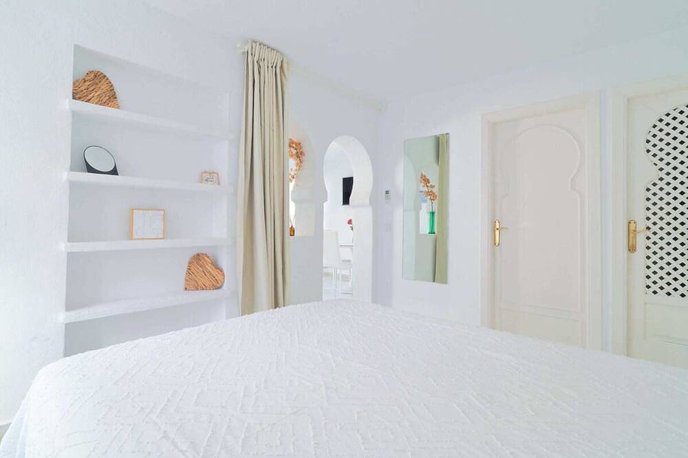Entire apartment, Mauresque Pacifico Luxury in Torremolinos, Costa del Sol