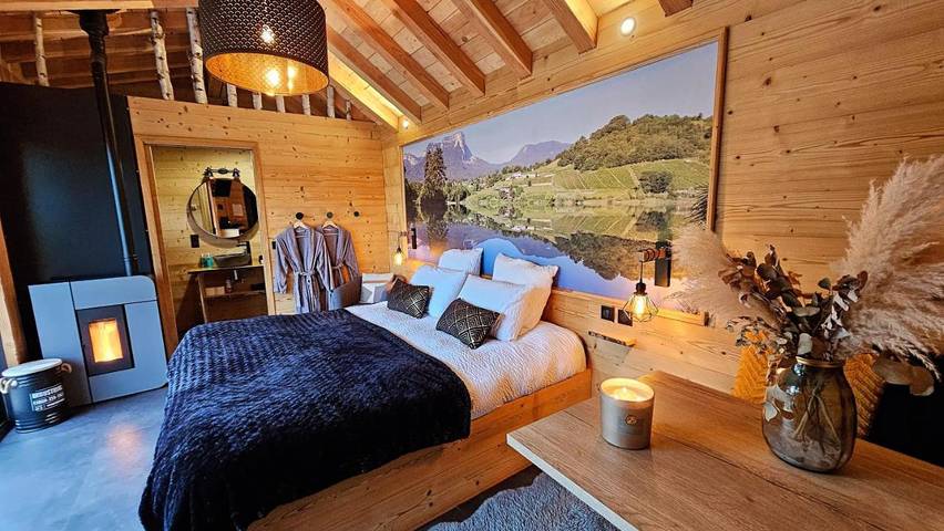 Chambre d’hôte pour 5 personnes, avec Jacuzzi et Terrasse ainsi que Jardin et Piscine