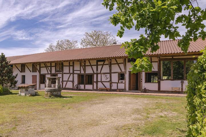 Location de vacances pour 10 personnes, avec jardin et terrasse dans Cormoz