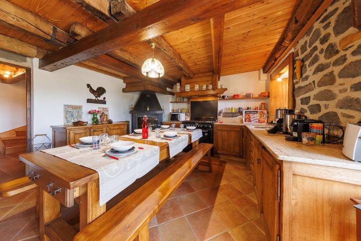 Location de vacances pour 7 personnes, avec terrasse et jardin à Anglards-de-Salers - 2