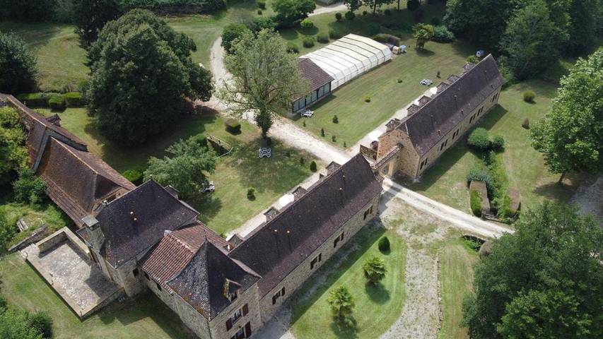 Location de vacances pour 6 personnes, avec Terrasse et Jardin ainsi que Piscine et Vue à Rouffignac-Saint-Cernin-de-Reilhac - 3
