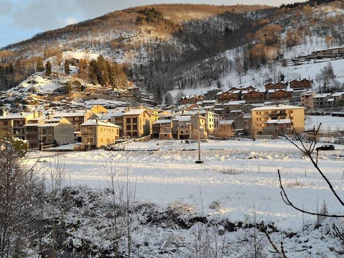 Gîte pour 7 personnes, avec terrasse à Vilallonga de Ter - 2