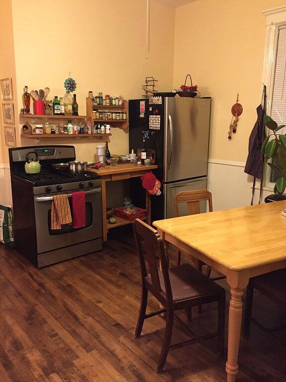 Private room in shared home with full kitchen, living room, and yoga space. in Minneapolis, Twin Cities