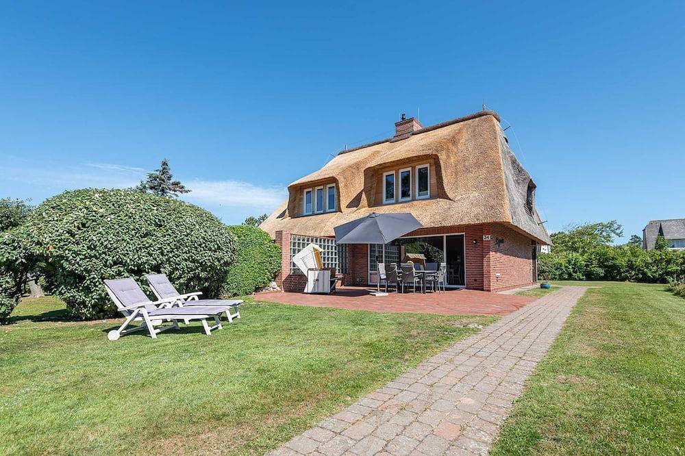 Lh Bremer Strasse, Hausteil 3 - Schönes Ferienhaus unter Reet mit ca. 90 m² und in Nordfriesische Inseln (Schleswig-Holstein) (Schleswig-Holstein), Wenningstedt