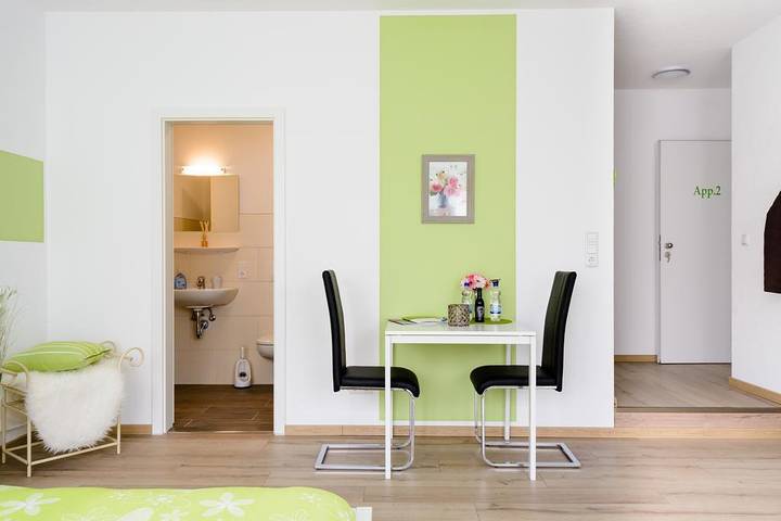 Ganze Ferienwohnung, Breisach Appartements - Ferienwohnung mit 30 qm für max. 2 Personen in Breisach (Kernstadt), Breisach am Rhein
