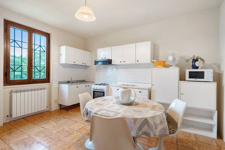 Holiday Home 'Alloro Case Vacanza' with Mountain View and Wi-Fi in Capannori, Lucca Province