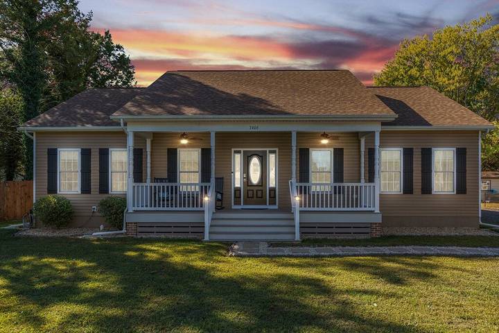 Vacation rental for 7 people, with yard and terrace as well as hot tub in Colonial Beach