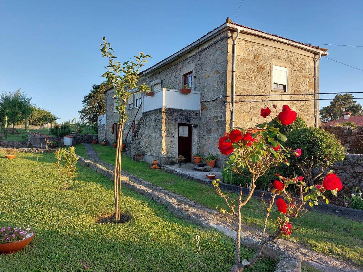 Queen Room with Pool View in Meadela, Viana do Castelo