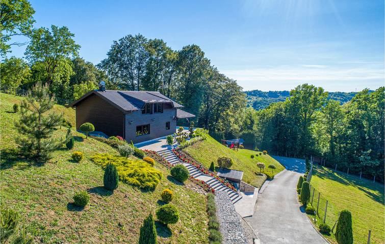 Ferienhaus für 8 Personen, mit Sauna und Ausblick sowie Garten, mit Haustier