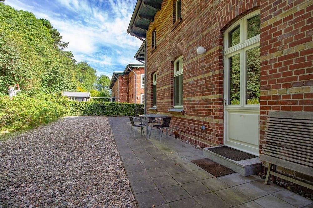 Ganze Wohnung, Lotsenwohnung - Stilvolle Ferienwohnung mit Ostseeblick, Kamin und Terrasse in Barhöft, Klausdorf