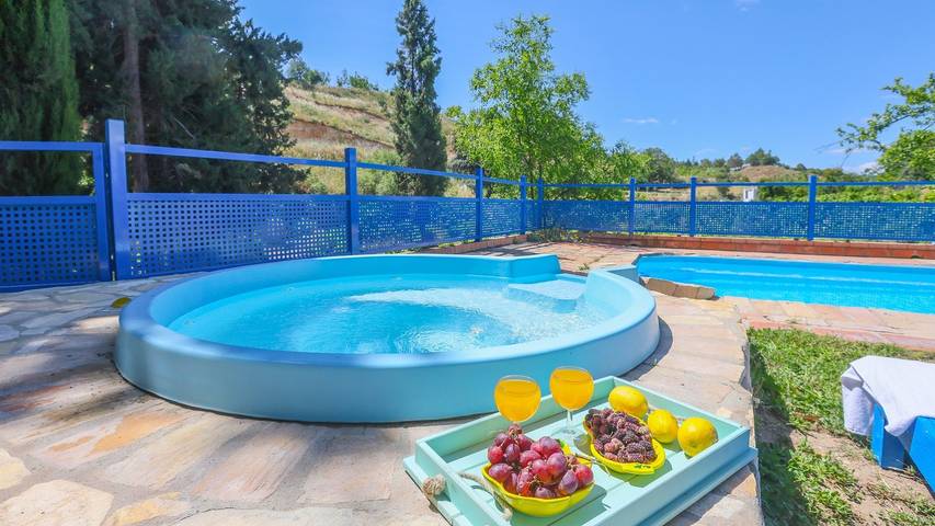 Casa rural para 14 personas, con piscina además de jacuzzi y balcón/terraza en Campiña Sur Cordobesa - 2