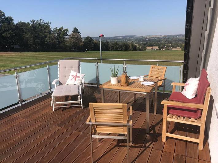 Ferienwohnung für 2 Personen, mit Balkon und Terrasse sowie Ausblick in Menden