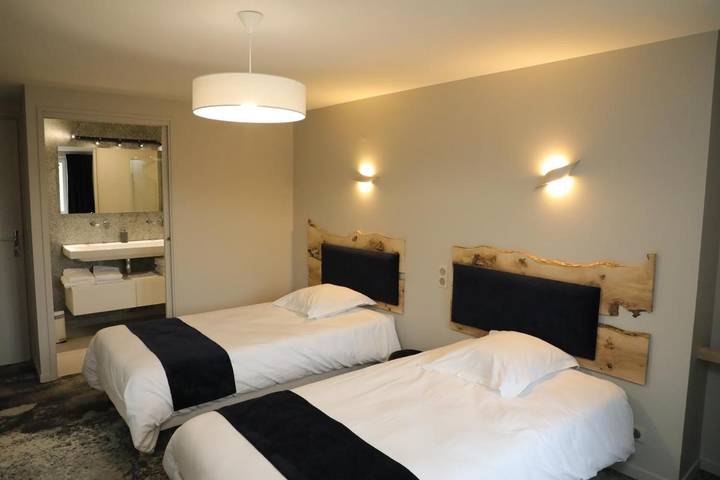 Hôtel pour 2 personnes, avec jardin et terrasse, animaux acceptés à Recoules-d'Aubrac - 3