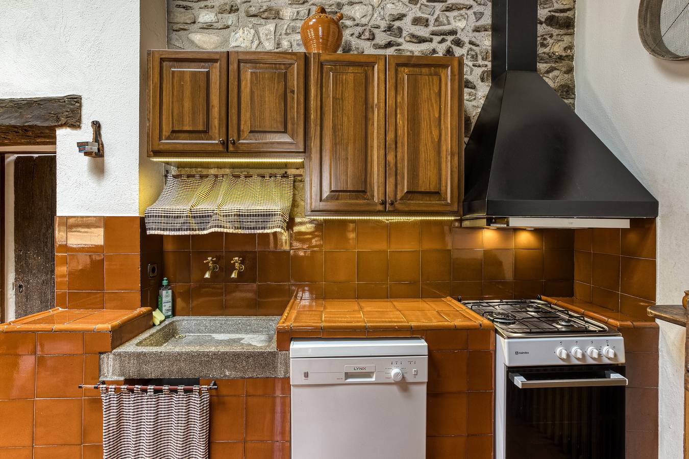 Casa de vacaciones 'Can Soler De Merlant I' con vistas a la montaña, piscina compartida y Wi-Fi in Porqueras, Pla de l'Estany