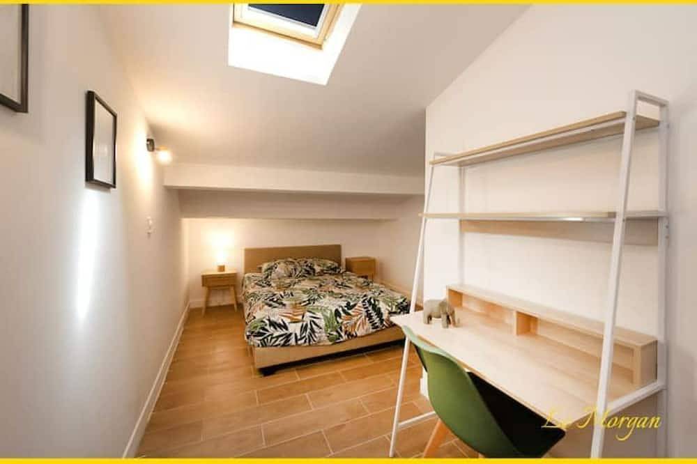 Entire apartment, Le Morgan - Magnificent city center apartment with parking space in Salon-de-Provence, Aix-en-Provence region