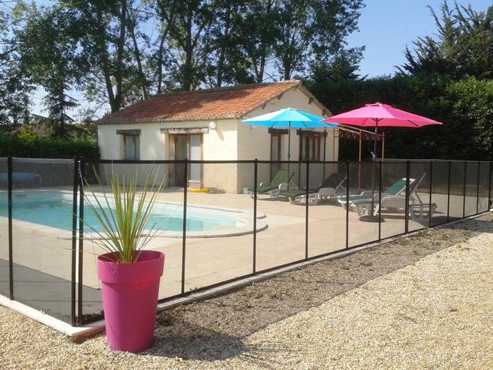 Location de vacances pour 3 personnes, avec vue ainsi que jardin et piscine, animaux acceptés à Bournand - 4