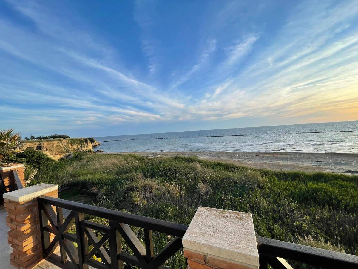 Villa - Beach Front in Anzio, Lazio