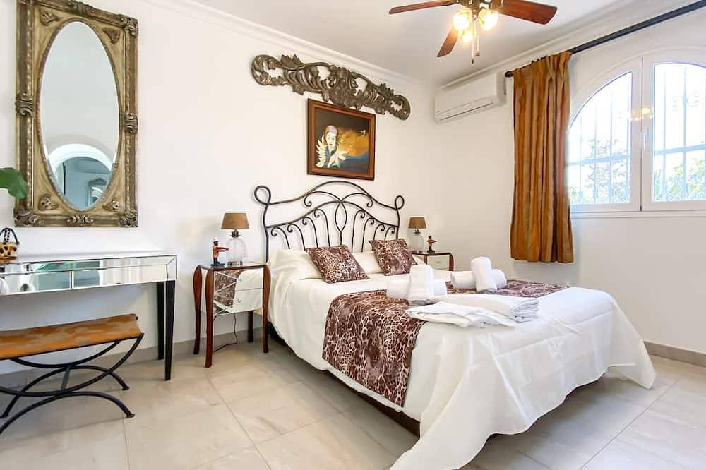 Ça C'est La Vie. Eine luxuriöse Villa mit 4 Schlafzimmern und eigenem Bad in jedem Zimmer in Puerto del Carmen, Tías