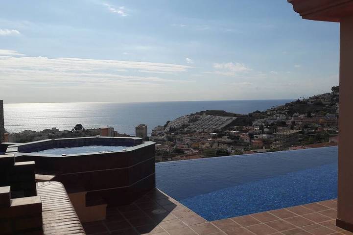 Villa für 17 Personen, mit Whirlpool und Balkon an der Costa Tropical