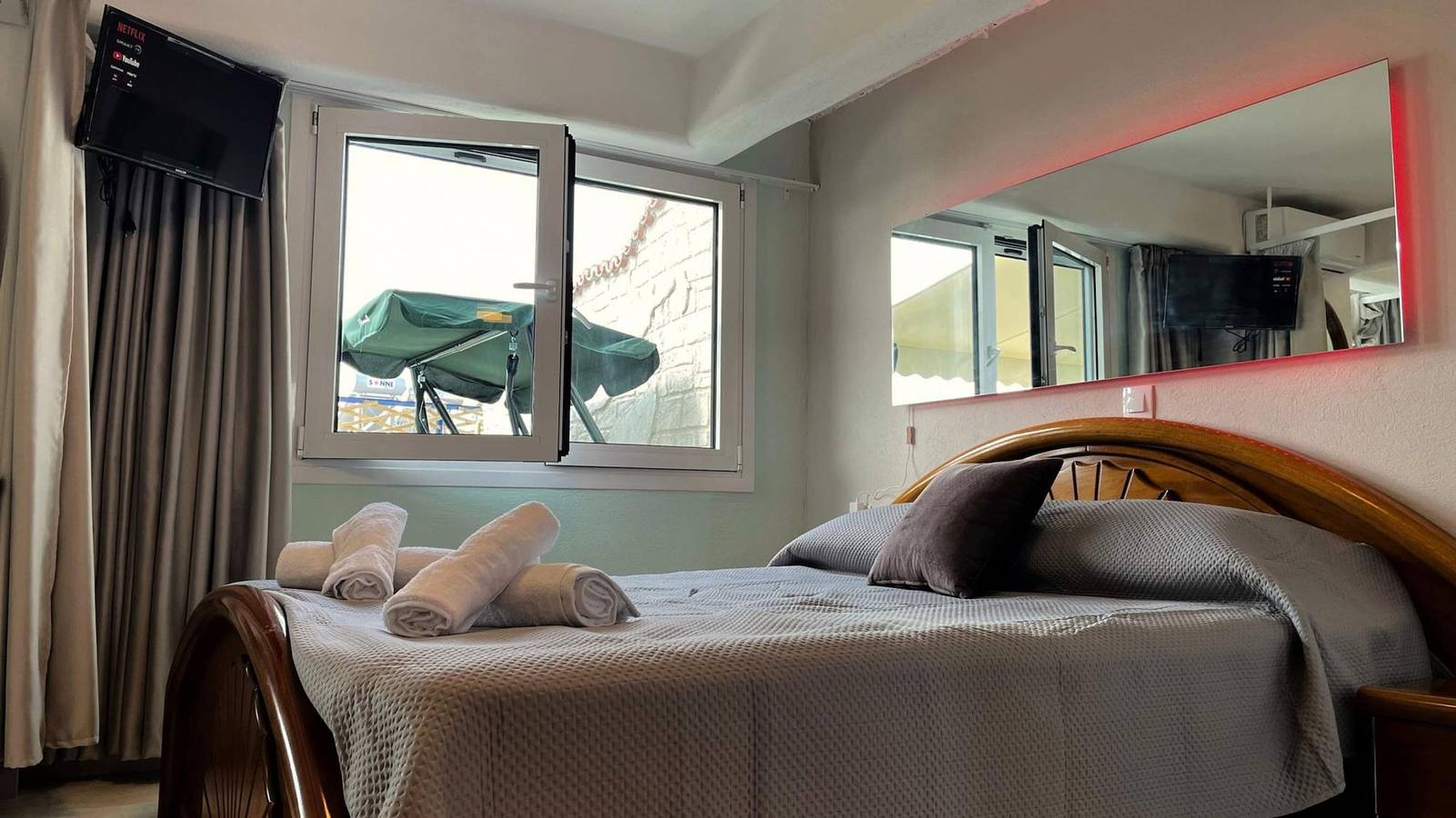 Gehele studio, Rooftop Loft with Hydromassage in Magnisia