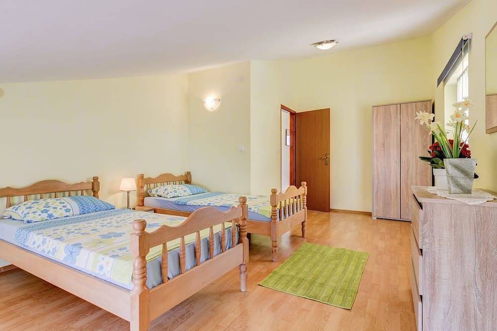 Ganze Wohnung, Balkon mit Meerblick, Fazana, 280m zum Hauptstrand, 400m bis zur Altstadt in Fazana, Südküste Istrien