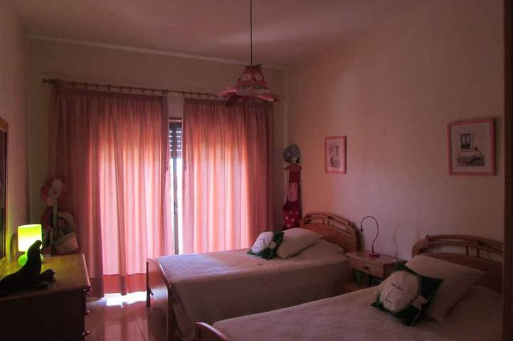 Ganze Wohnung, Algarve T2 Apartment, Veranden, Pool und Zugang zu 2 Stränden, Einfamilienhaus in Alporchinhos (Atlantikküste), Porches