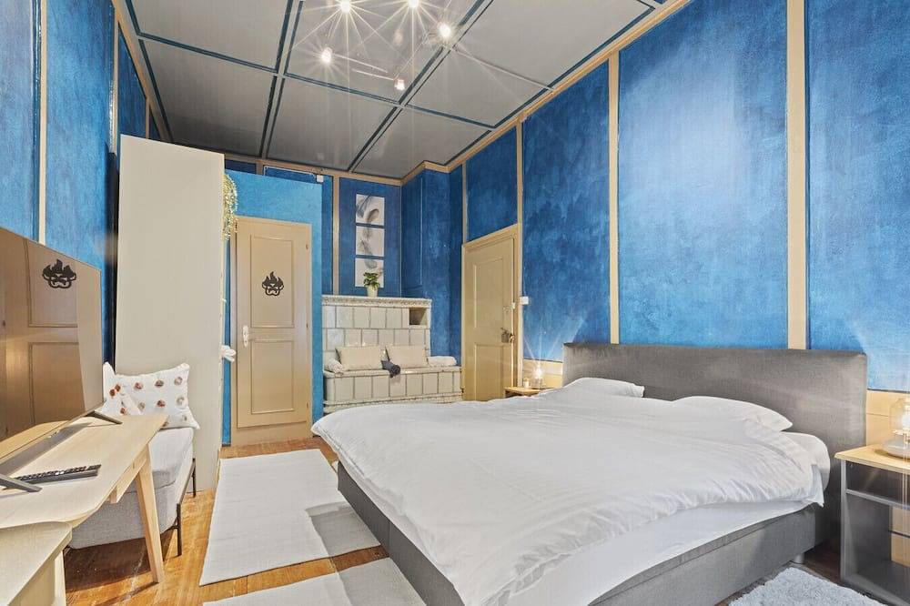 Entire apartment, Typical room in the old town of Freiburg in Fribourg, Canton of Fribourg