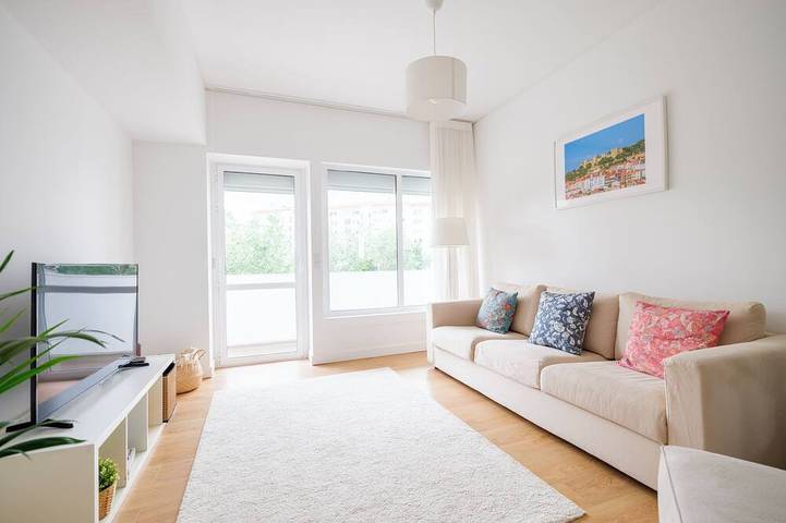 Vacation rental for 6 people, with yard and balcony in Lisbon