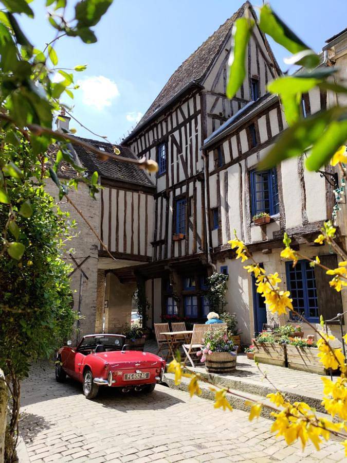 Chambre d’hôte pour 2 personnes, avec vue et terrasse à Noyers - 2