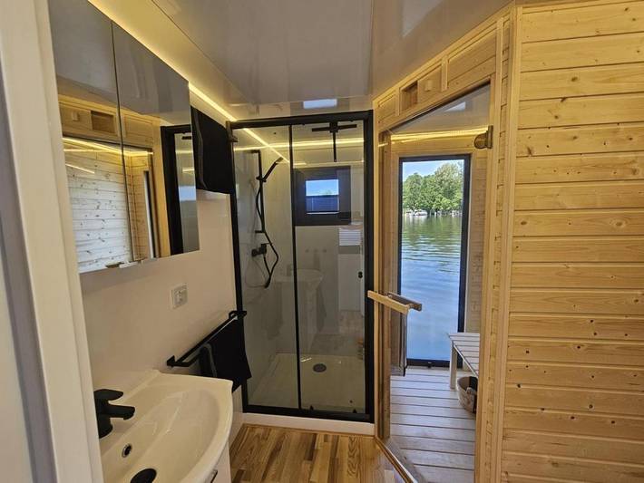 Boot für 4 Personen, mit Terrasse und Sauna sowie Ausblick und Seeblick in Potsdam