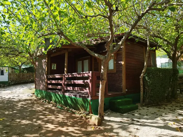 Camping pour 6 personnes, avec jardin ainsi que vue et piscine - 1