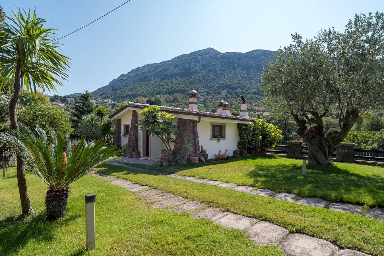 Maison de vacances 'Bados' avec vue sur montagne, piscine et climatisation in Dorgali, Golfe d'Orosei