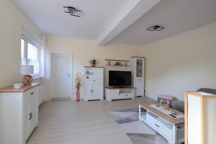 Ganze Wohnung, Apartment „Fritsch“ mit gemeinsamer Terrasse und Wlan in Plaue, Thüringer Kernland