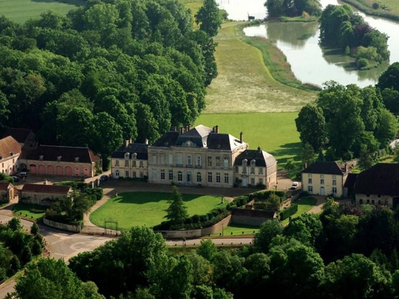 Estancia en el castillo: casa rural s. Xviii con parque in Arceau, Región de Dijon