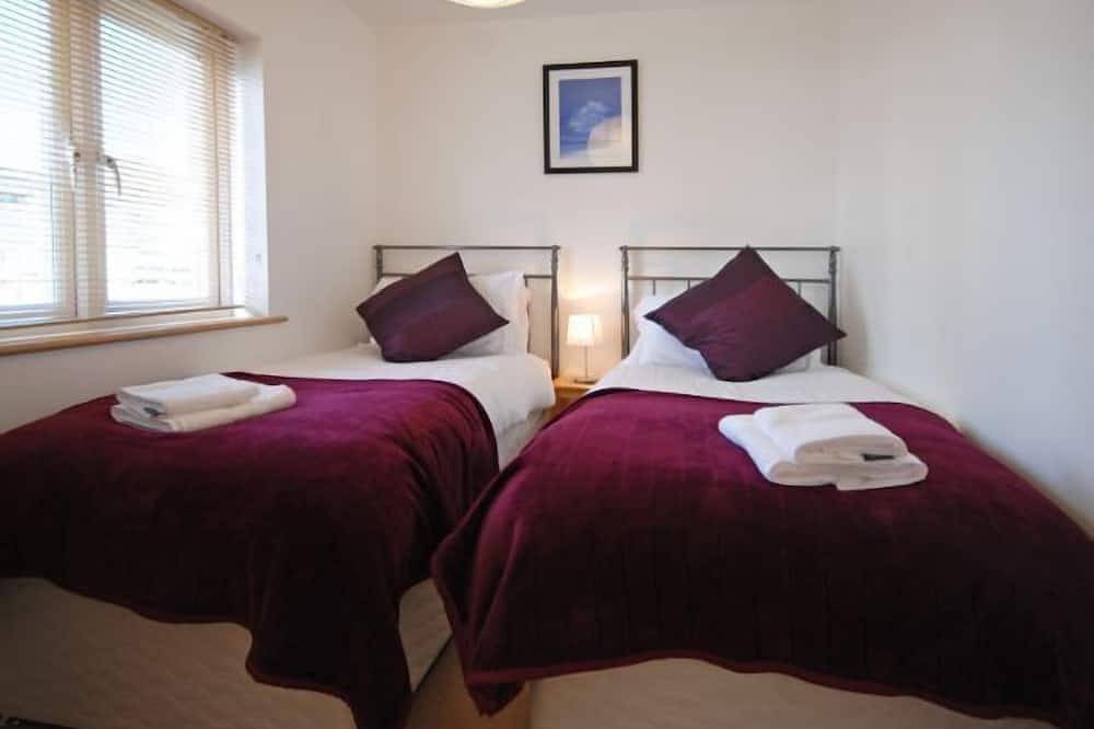 Modern well equipped townhouse, 2 min walk from Crooklets Beach in Bude, Cornwall
