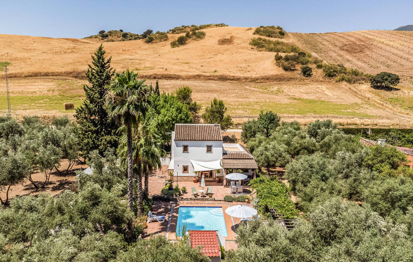 Modern Apartment with Pool, WiFi & AC in Algodonales, White Villages