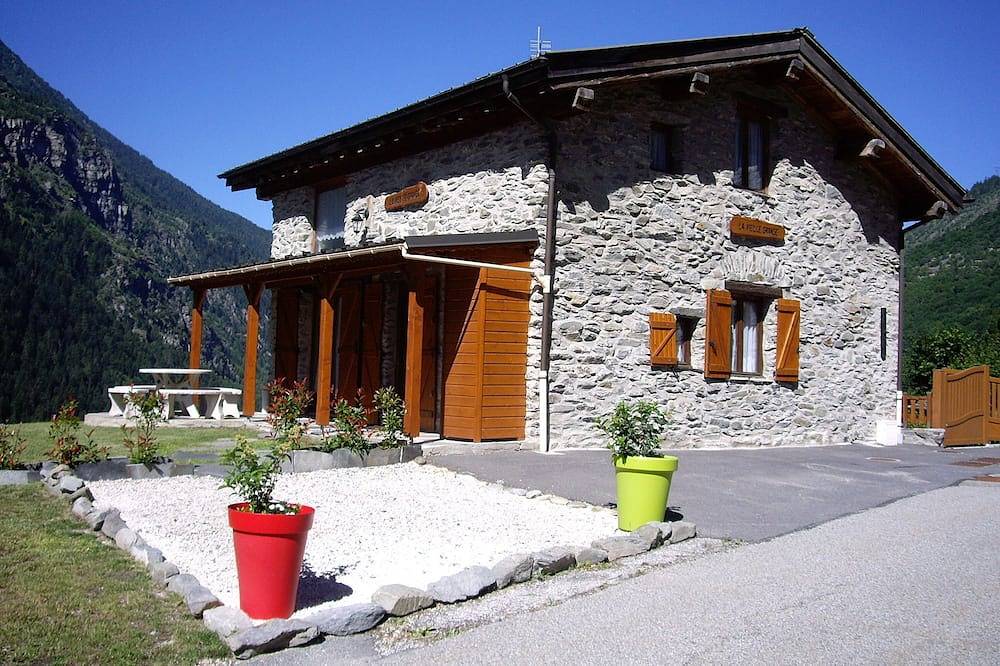 Orelle - Maison de caractère, spacieuse et chaleureuse, 94 m², 7 personnes. in Orelle, Massif de la Vanoise
