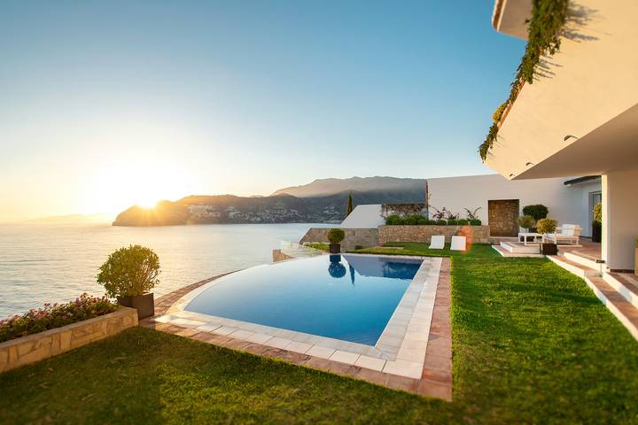 Villa pour 14 personnes, avec Balcon et Jacuzzi ainsi que Terrasse et Jardin à La Herradura