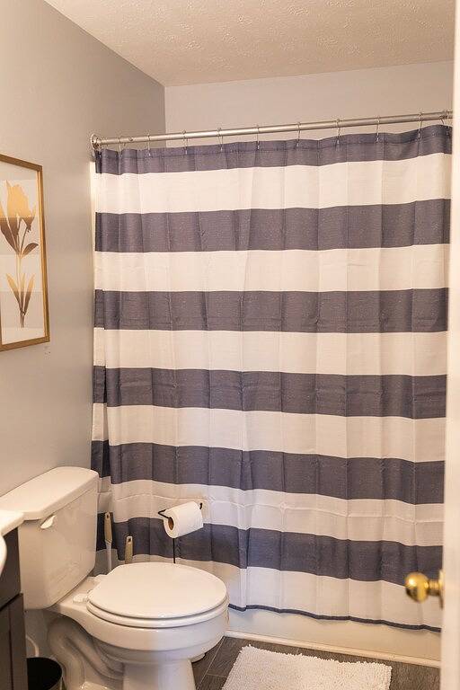 The Orange House - Only 4 Minutes from Lu in Lynchburg, Virginia