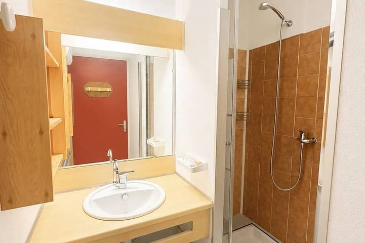Ganze Wohnung, Charmante 2-Zimmer-Kabine mit Parkplatz und Haustiere erlaubt in Sète in Sete, Mittelmeerküste (Frankreich)