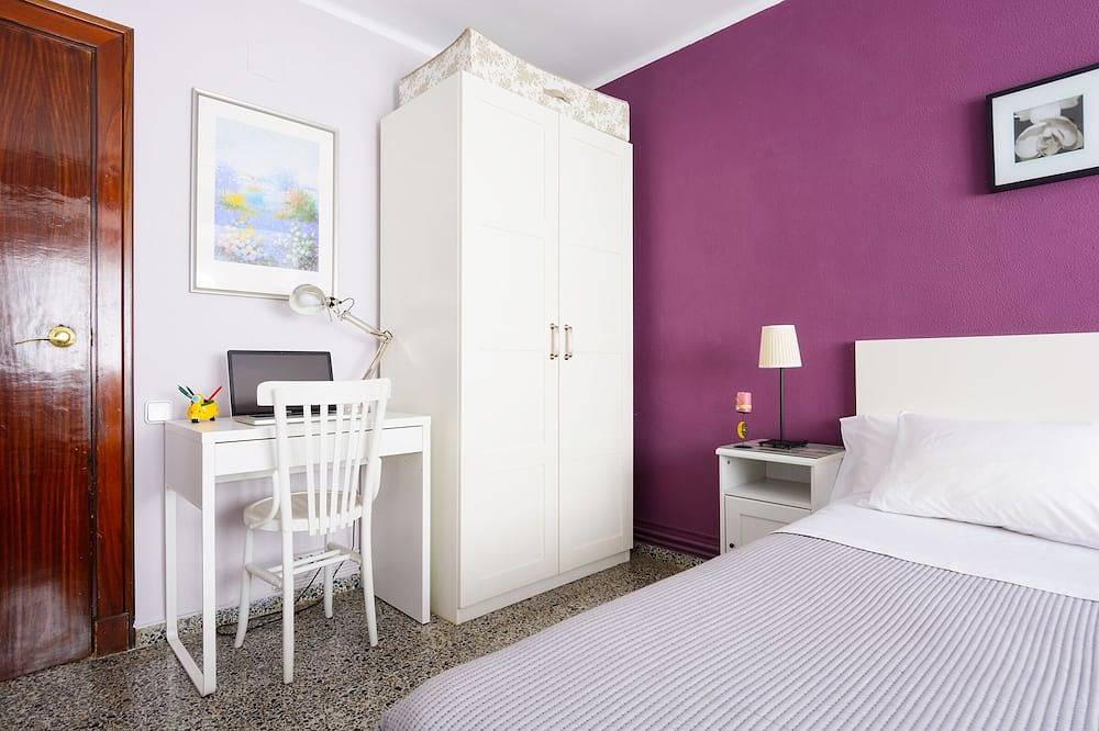 Entire apartment, Spacious and bright apartment next to the Pilar in Saragossa, Saragossa Province