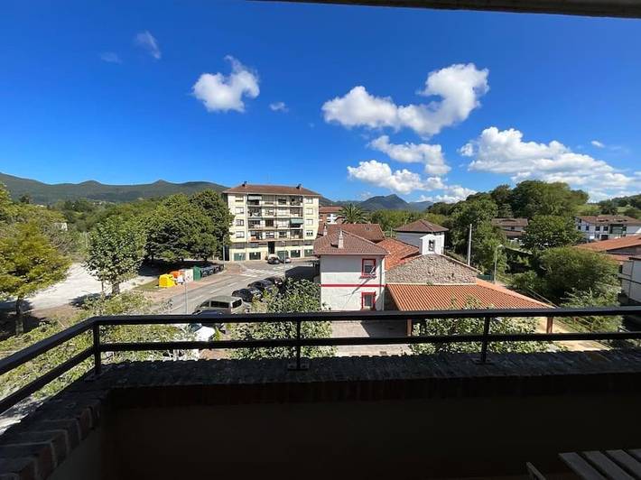 Apartamento para 4 personas, con Balcón además de Jacuzzi y Terraza en Busturia