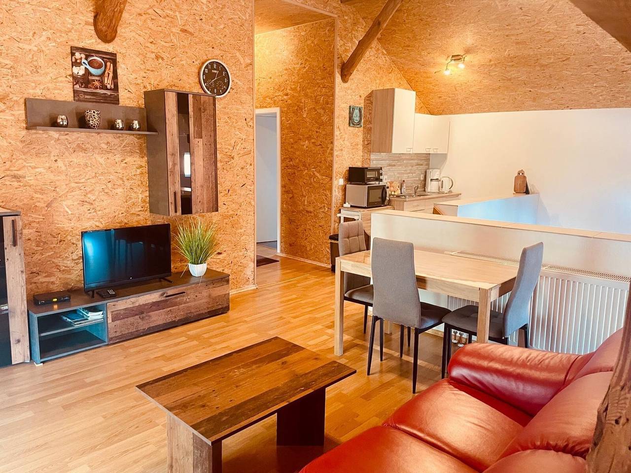 Ferienhaus 'Alter Stall' mit privater Terrasse, privatem Garten und Wlan in Melzow, Warnitz